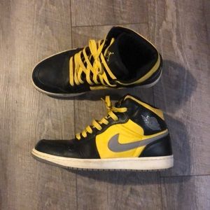 Jordan 1 mid